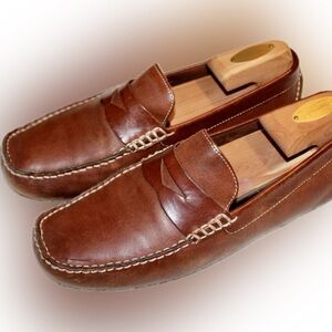 Cole Haan brown with unique soles. 98% soles remaining. Very comfortabl…